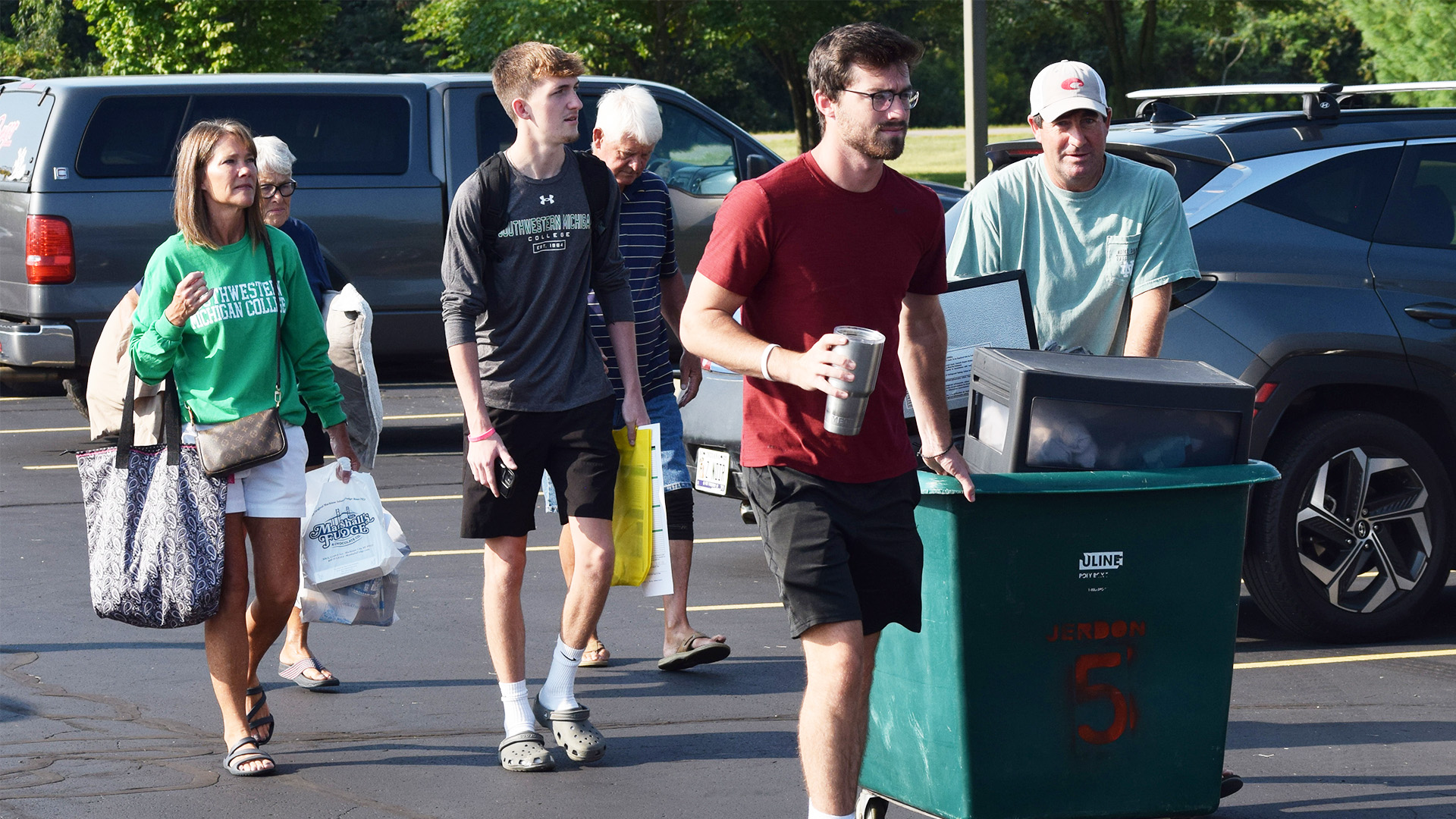 Families, administrators, staff...everyone helps out when Roadrunners move in!
